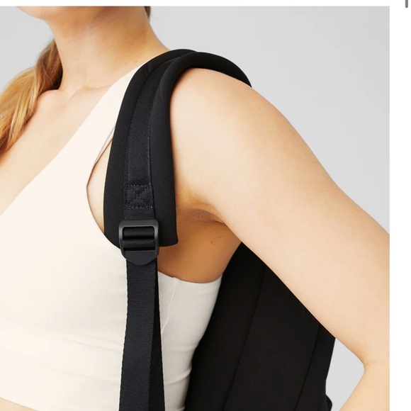 🎒BNWT ALO Yoga Stow Neoprene Backpack Col:black with pouch $328 - Picture 11 of 13